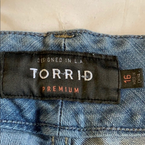 TORRID | 16 | Premium Stretch Denim Bermuda Shorts - Picture 8 of 9
